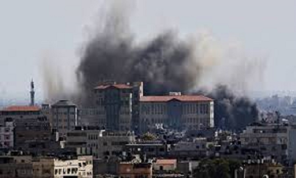 استهداف الكلية الجامعية في تل الهوا بقطاع غزة